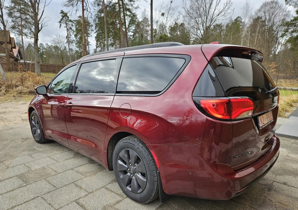 Chrysler Pacifica cena 149998 przebieg: 98000, rok produkcji 2019 z Janowiec Wielkopolski małe 191